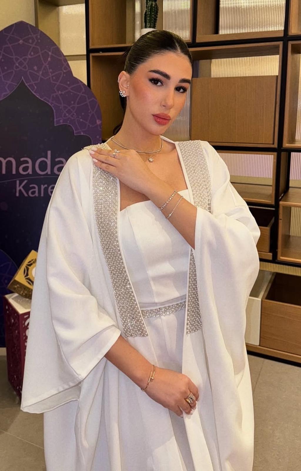 عباءة لؤلؤة الشرق